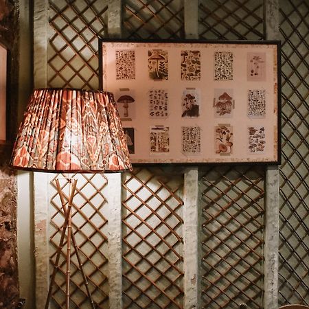 The Hare & Hounds Inn Bowland Bridge Extérieur photo