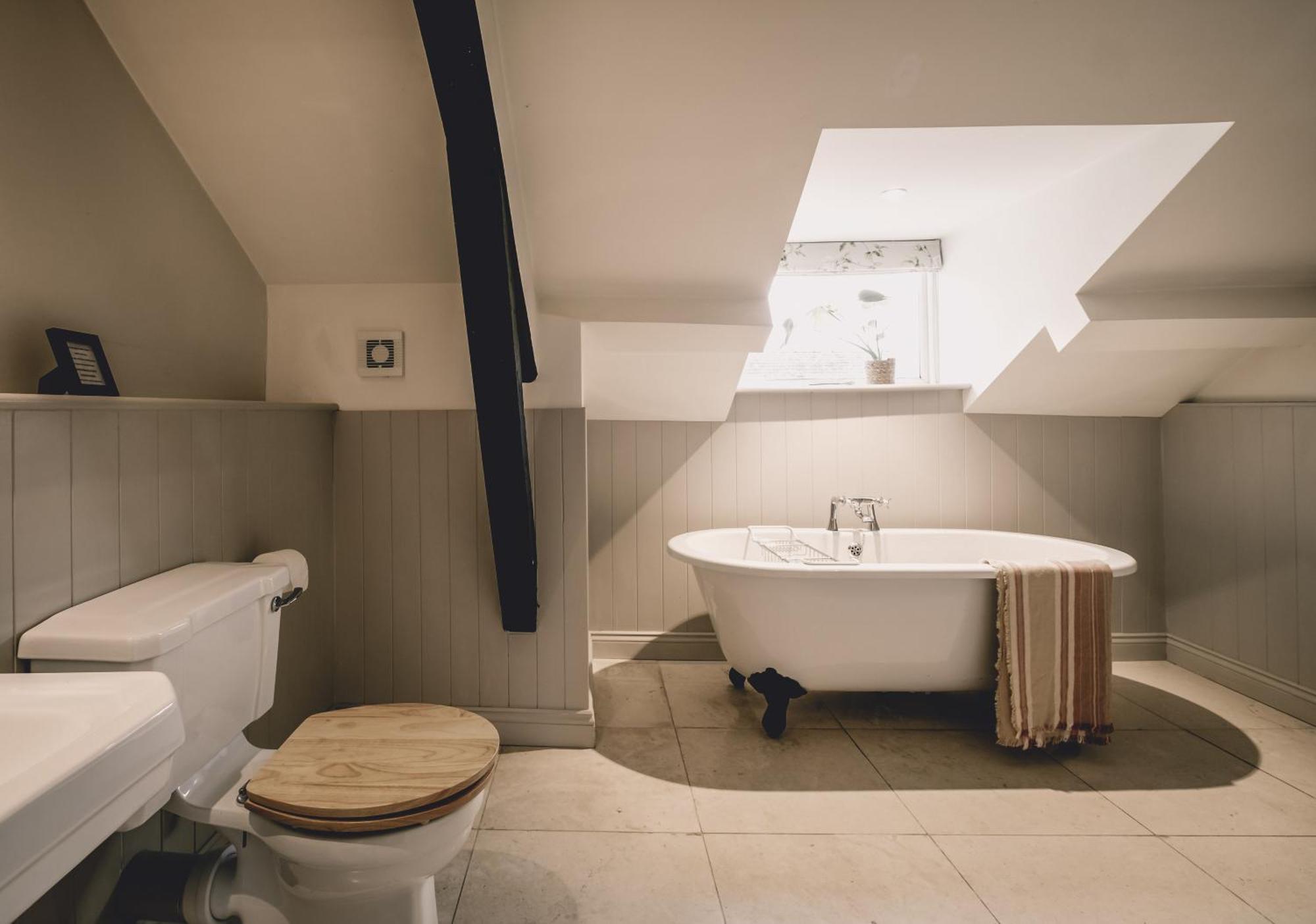 The Hare & Hounds Inn Bowland Bridge Extérieur photo