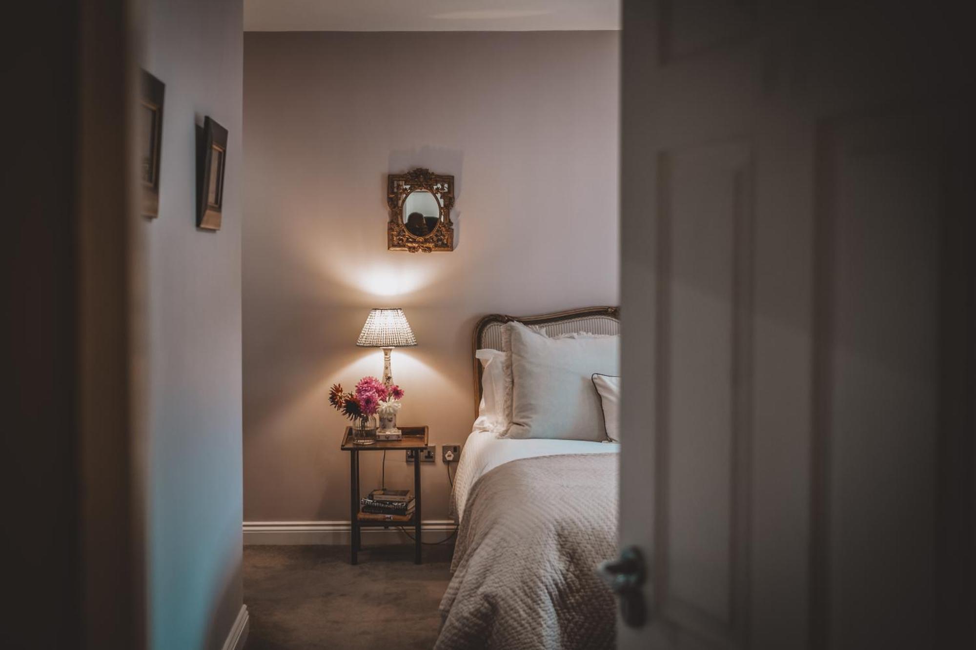 The Hare & Hounds Inn Bowland Bridge Extérieur photo