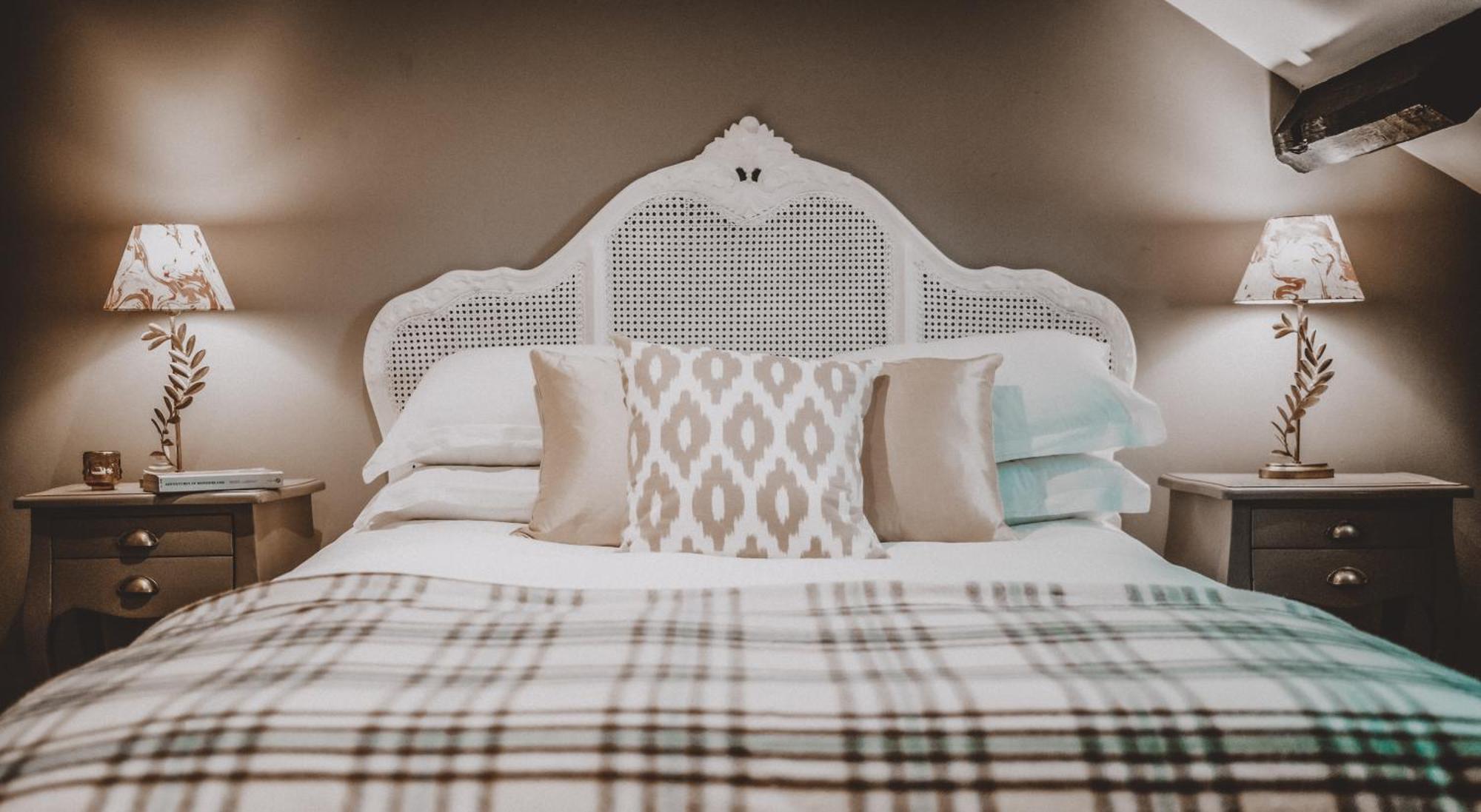 The Hare & Hounds Inn Bowland Bridge Extérieur photo