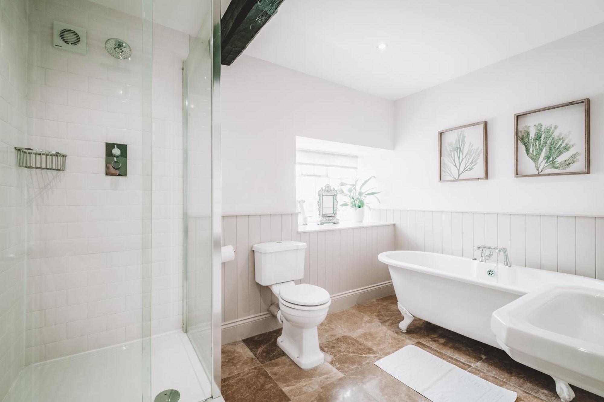 The Hare & Hounds Inn Bowland Bridge Extérieur photo