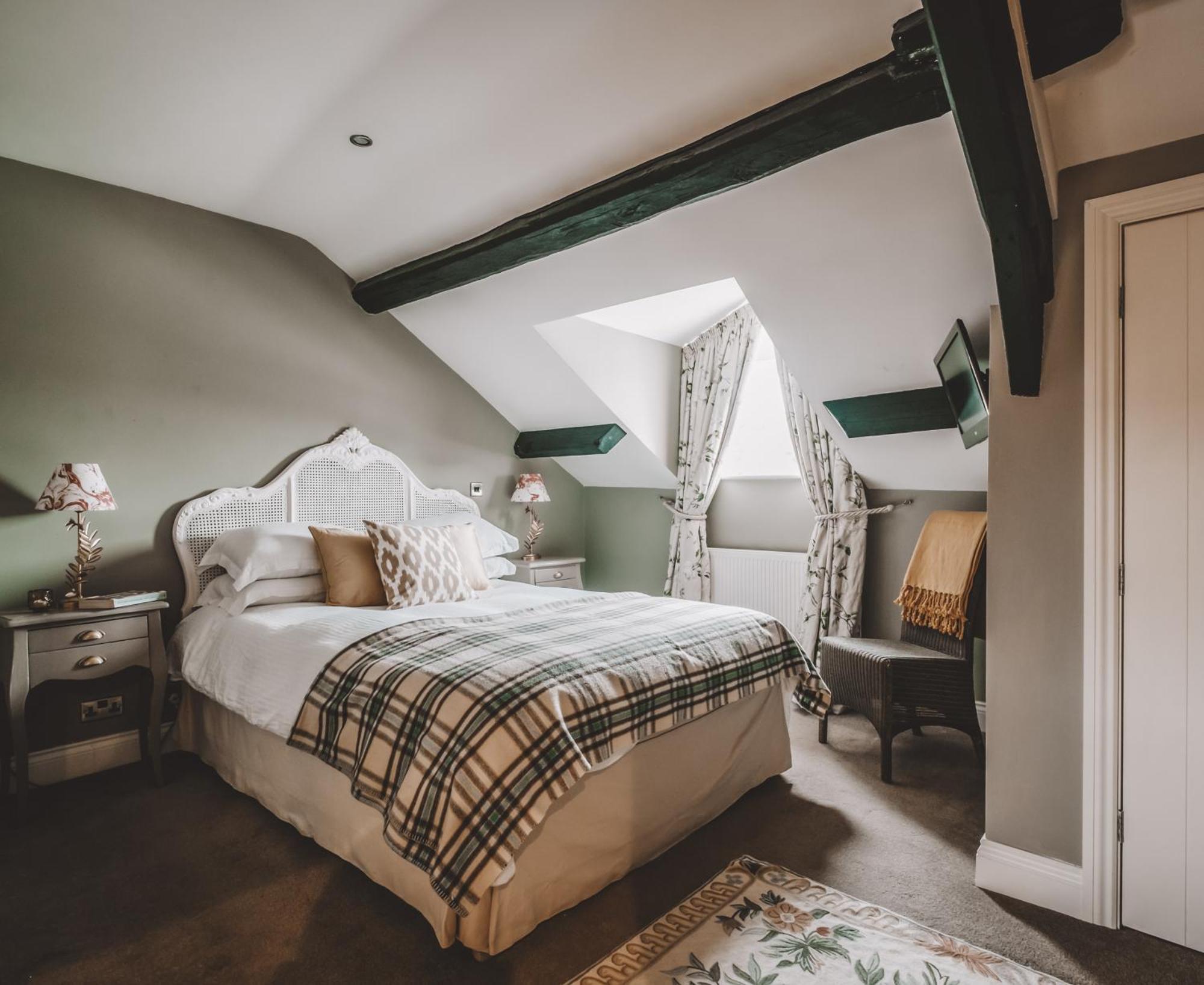 The Hare & Hounds Inn Bowland Bridge Extérieur photo