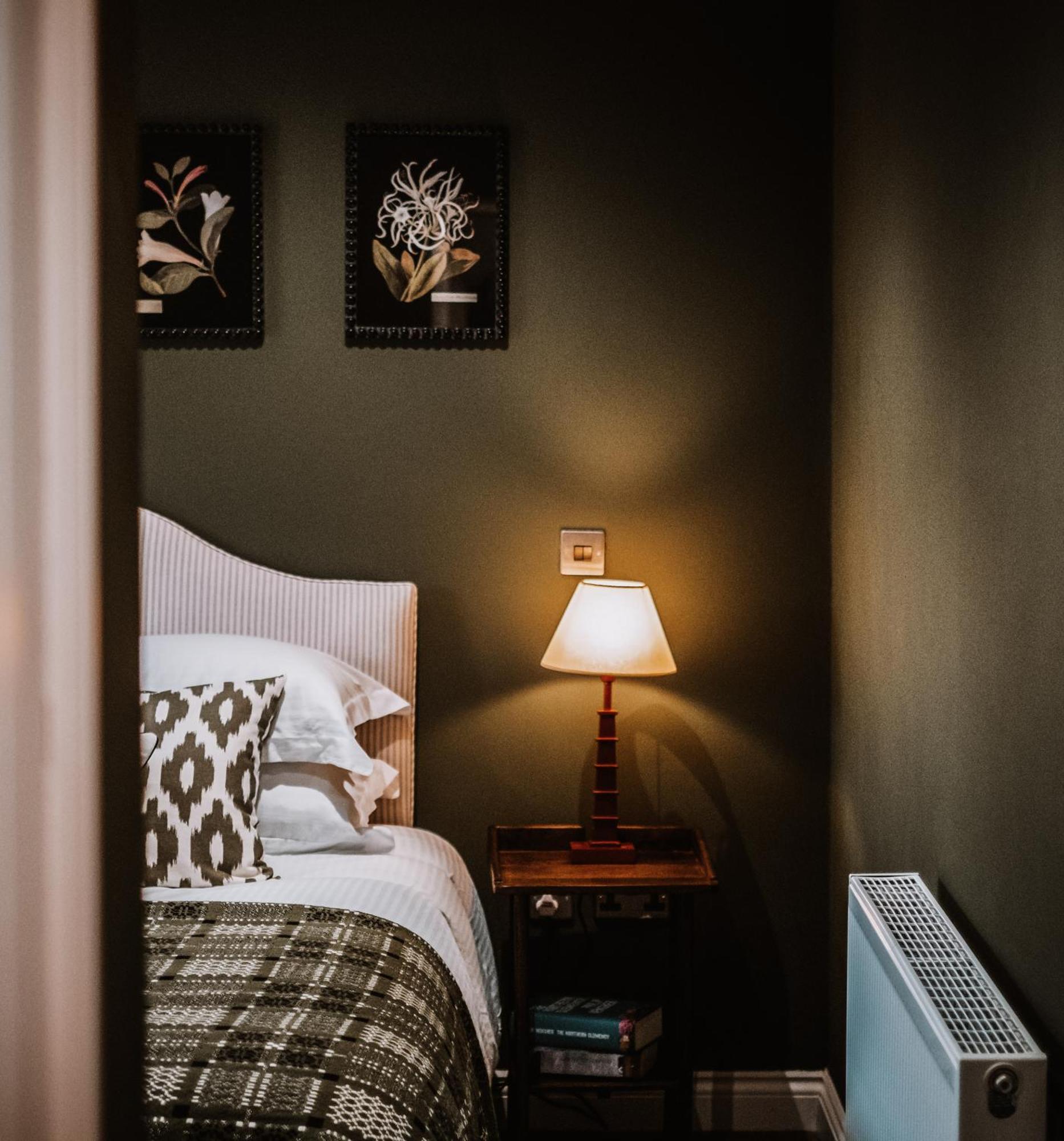 The Hare & Hounds Inn Bowland Bridge Extérieur photo