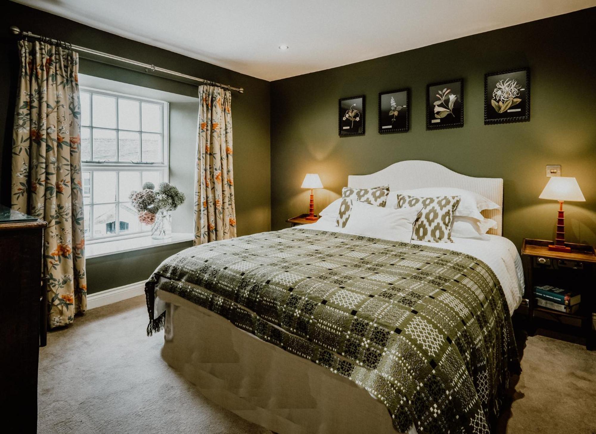 The Hare & Hounds Inn Bowland Bridge Extérieur photo