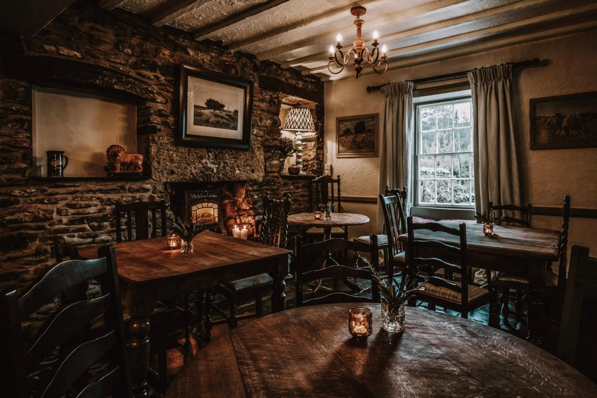 The Hare & Hounds Inn Bowland Bridge Extérieur photo
