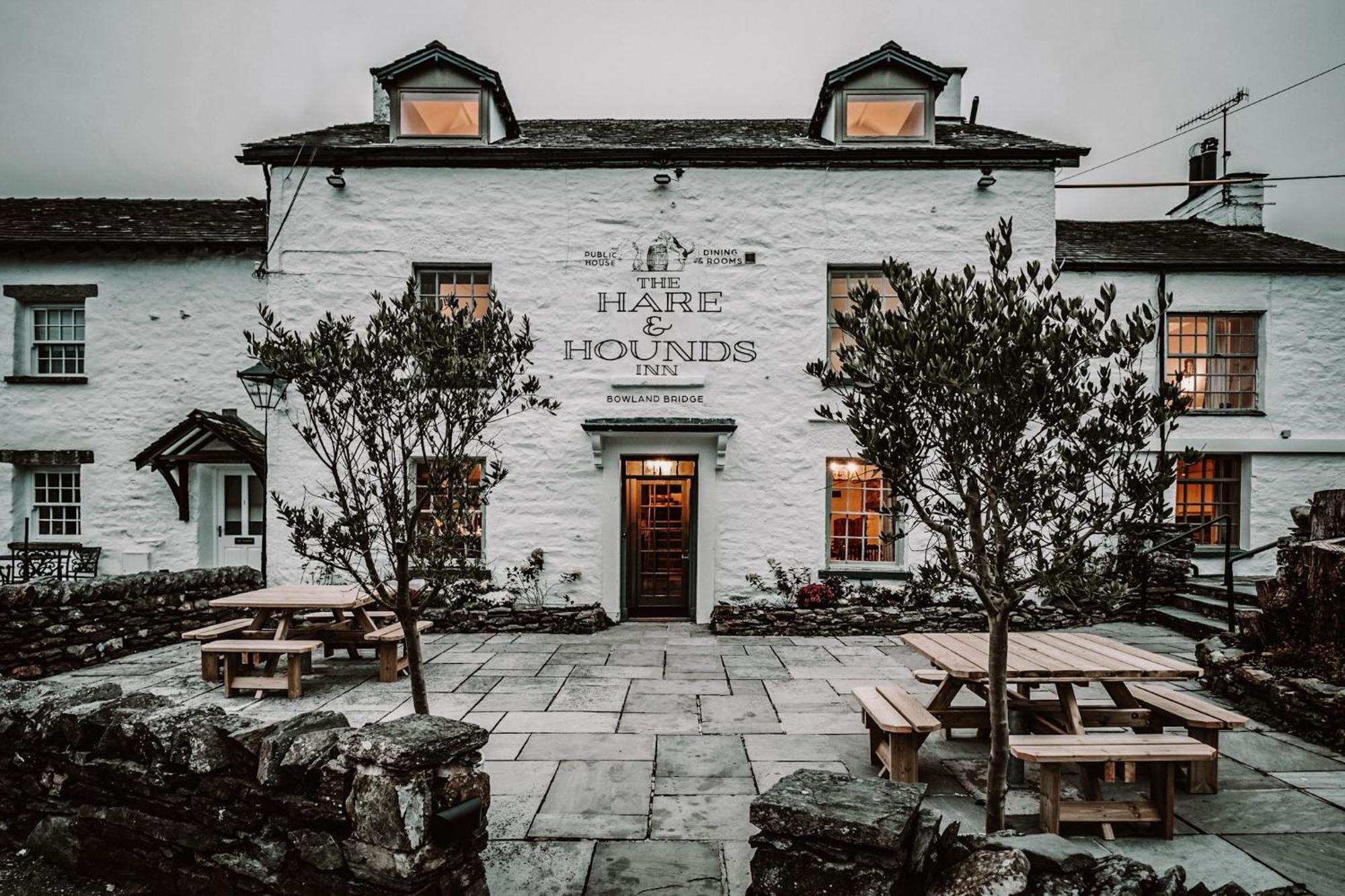 The Hare & Hounds Inn Bowland Bridge Extérieur photo