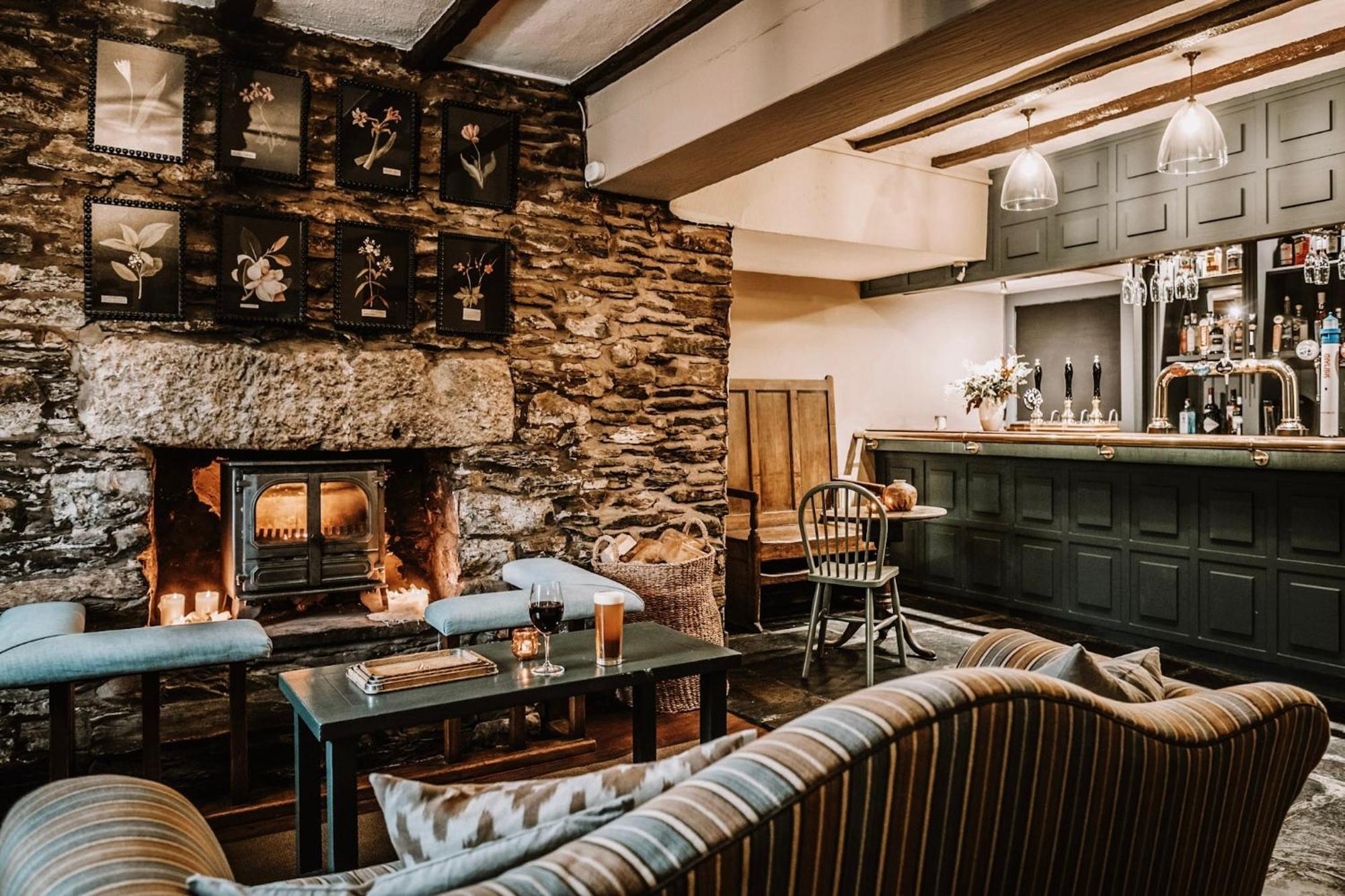 The Hare & Hounds Inn Bowland Bridge Extérieur photo
