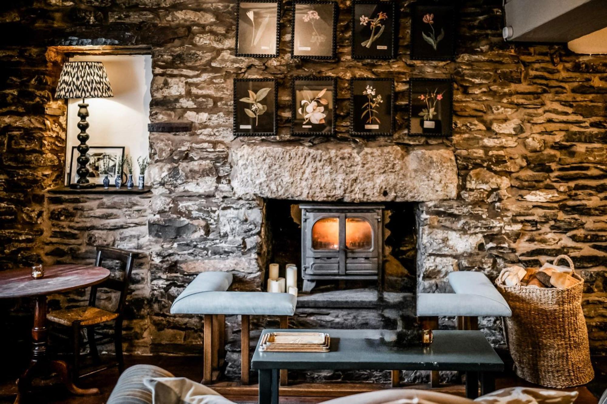 The Hare & Hounds Inn Bowland Bridge Extérieur photo