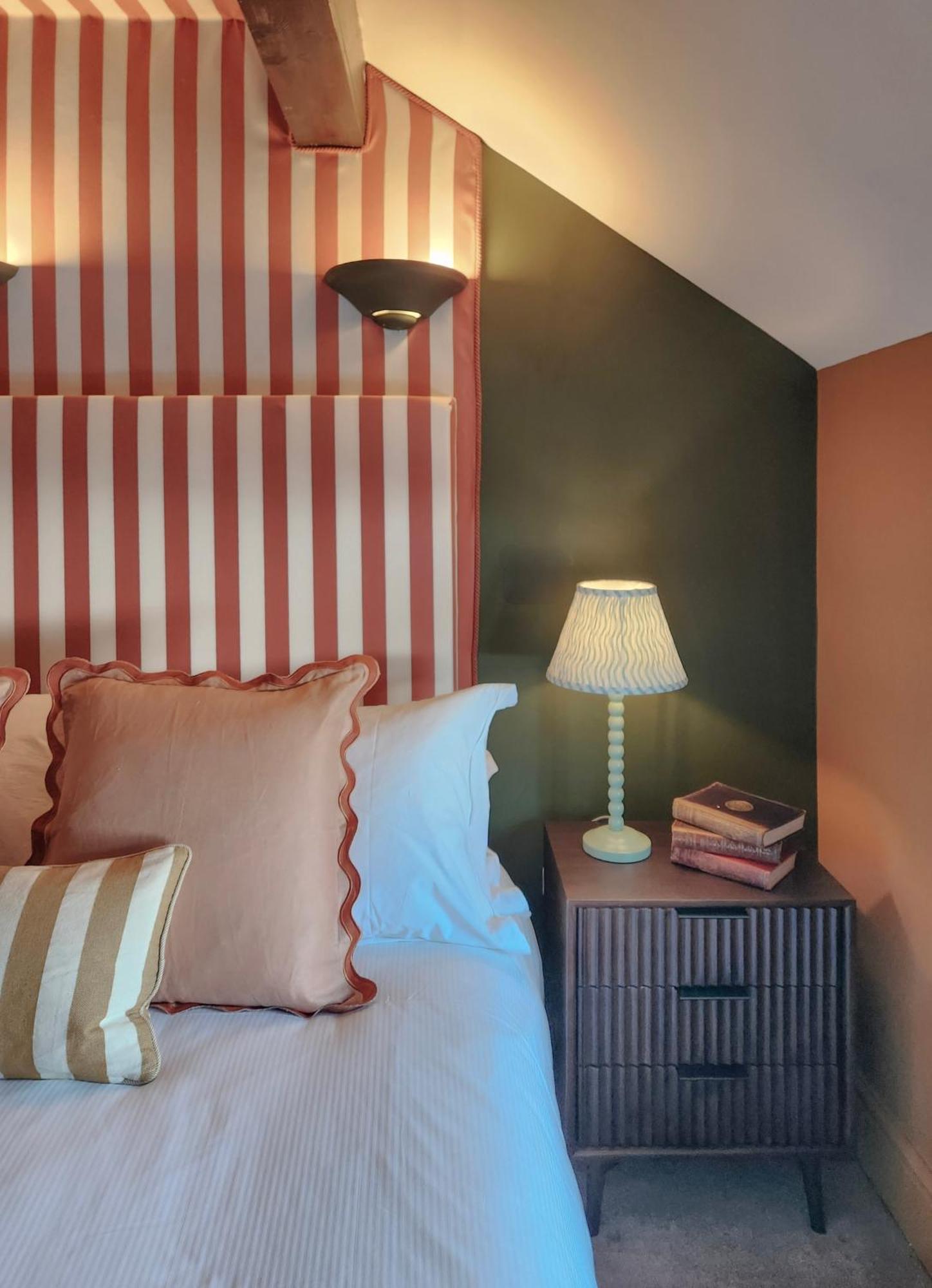 The Hare & Hounds Inn Bowland Bridge Extérieur photo