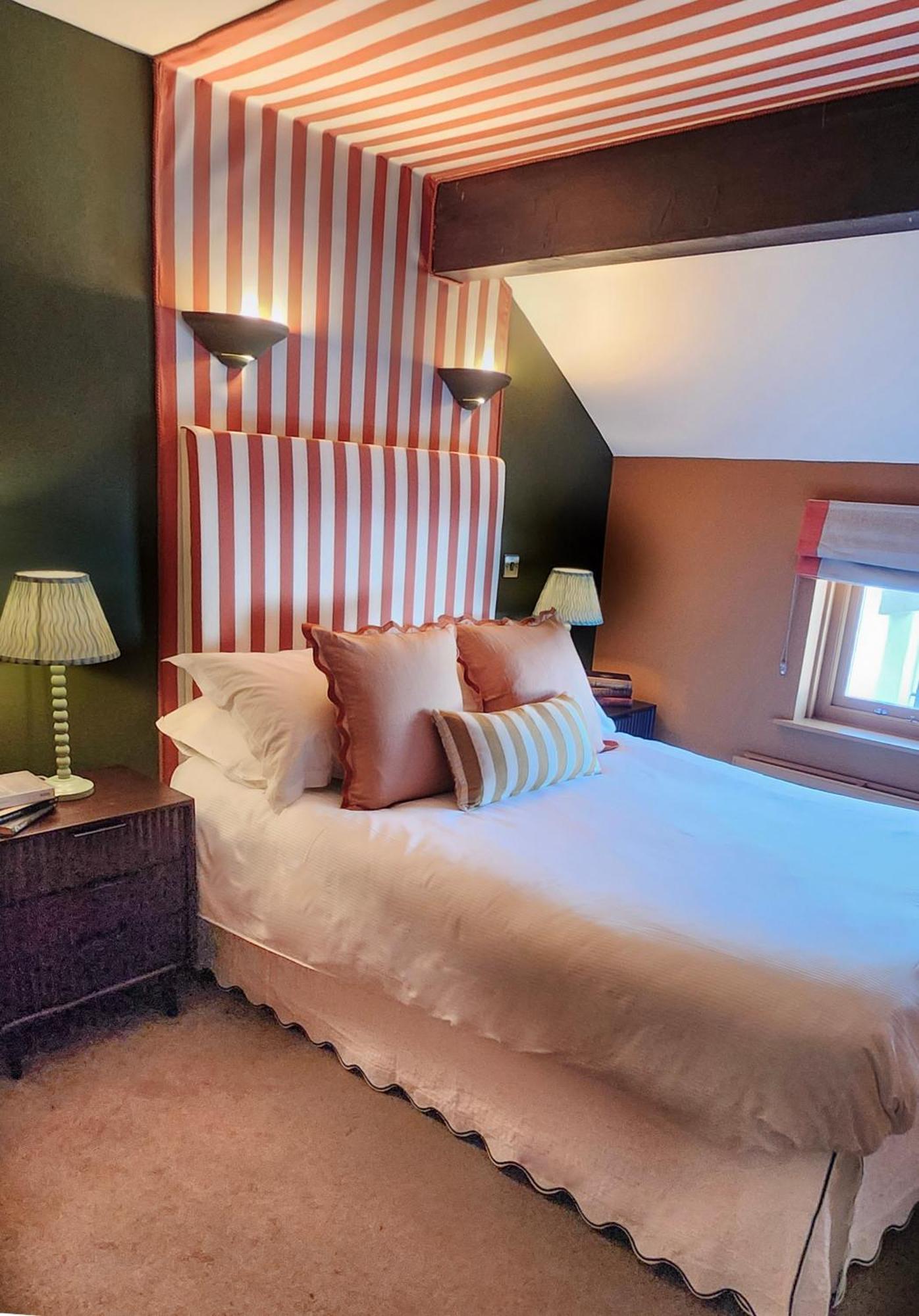 The Hare & Hounds Inn Bowland Bridge Extérieur photo